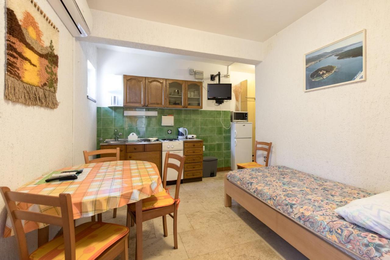 Apartmani Lovorka Punat Exteriör bild