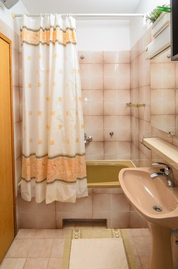 Apartmani Lovorka Punat Exteriör bild