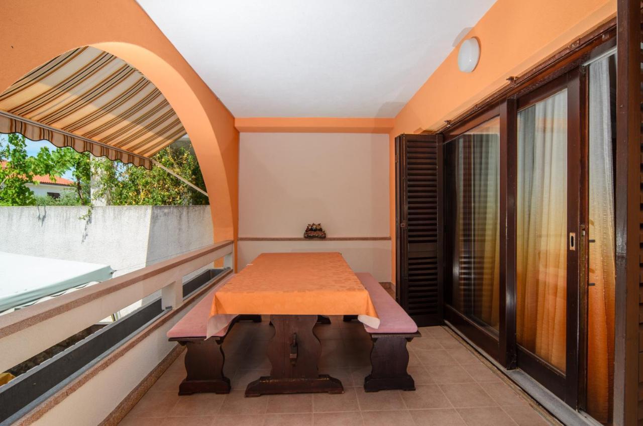 Apartmani Lovorka Punat Exteriör bild
